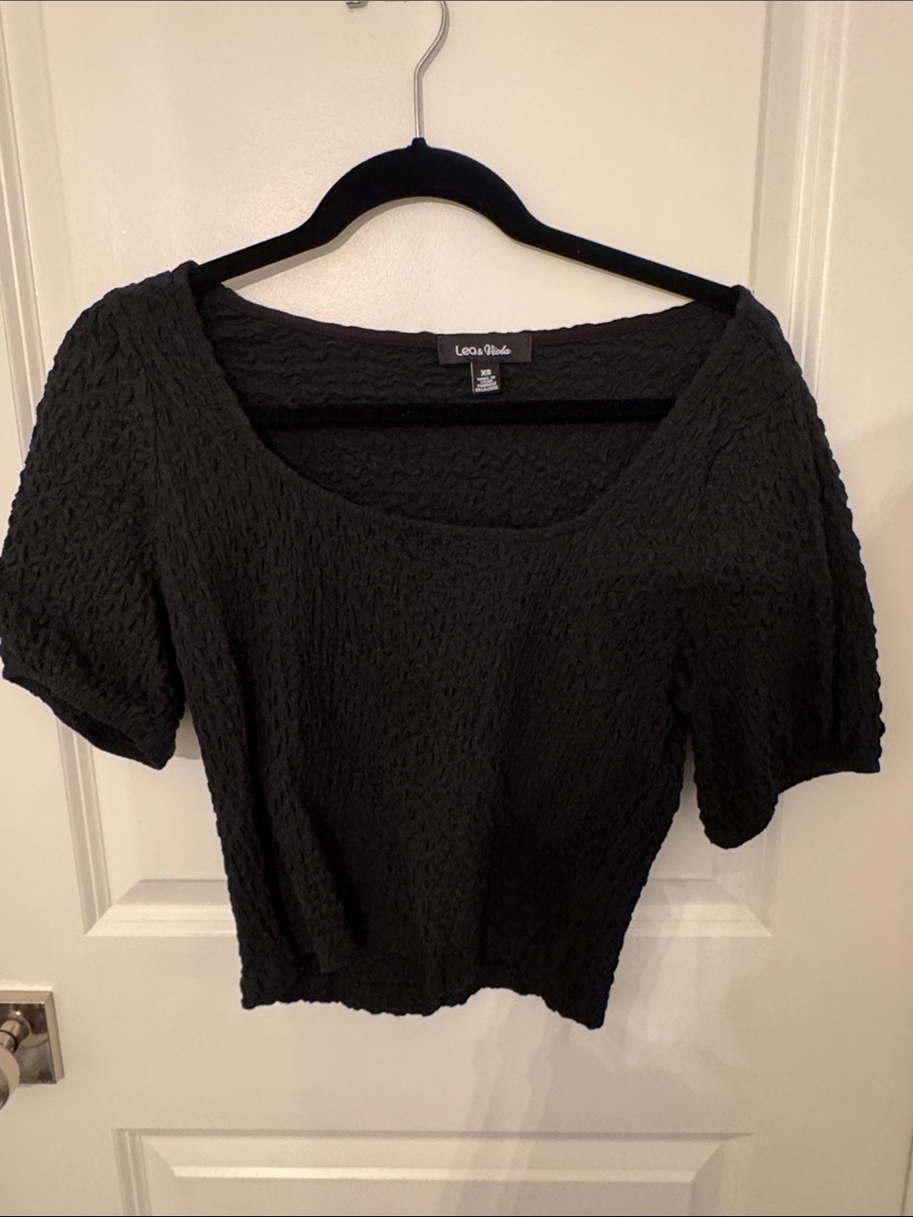 Lea & Viola Black Textured Scoop-Neck Crop Tee